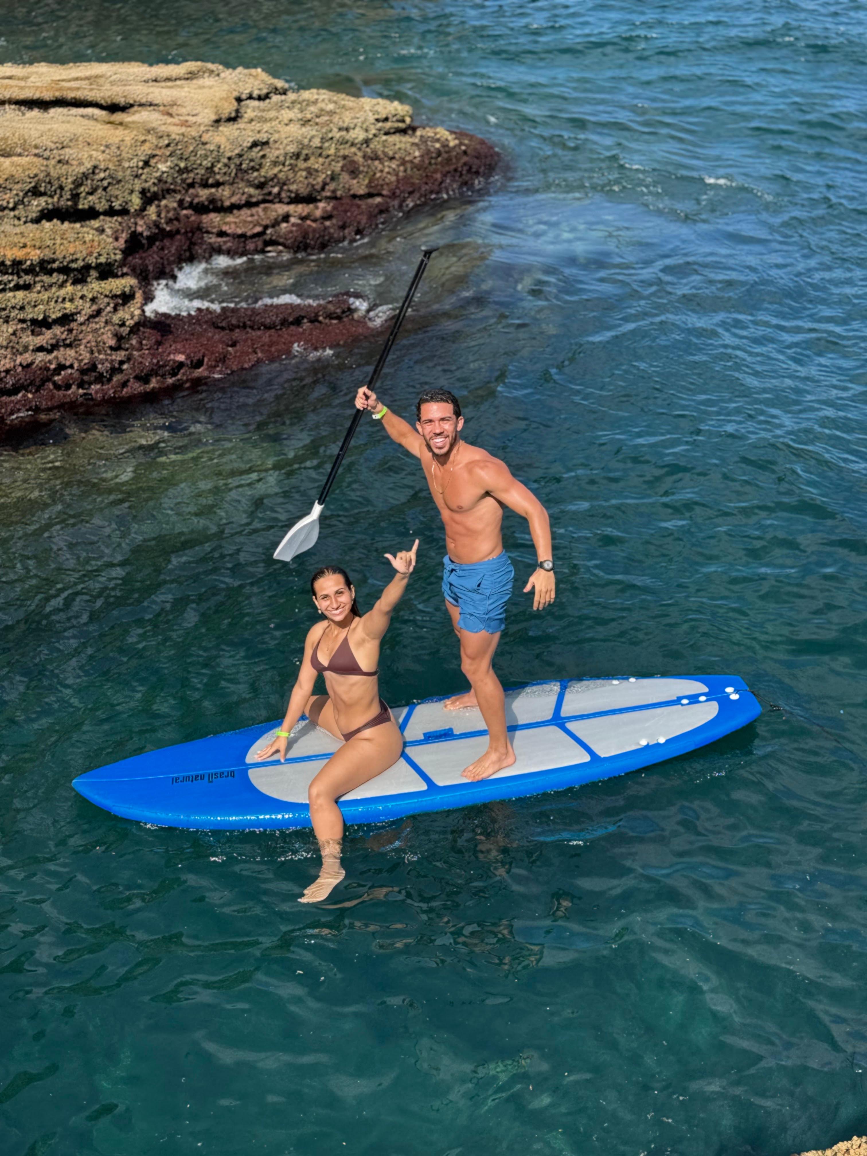 Stand up paddle junto às pedras